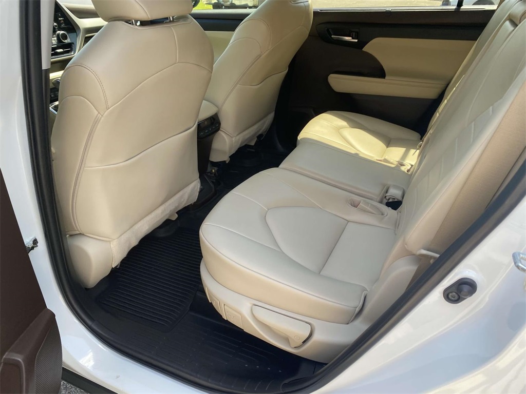 2022 Toyota Highlander XLE photo 8