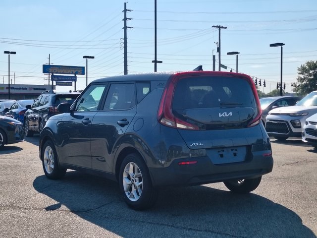 2022 Kia Soul LX photo 3