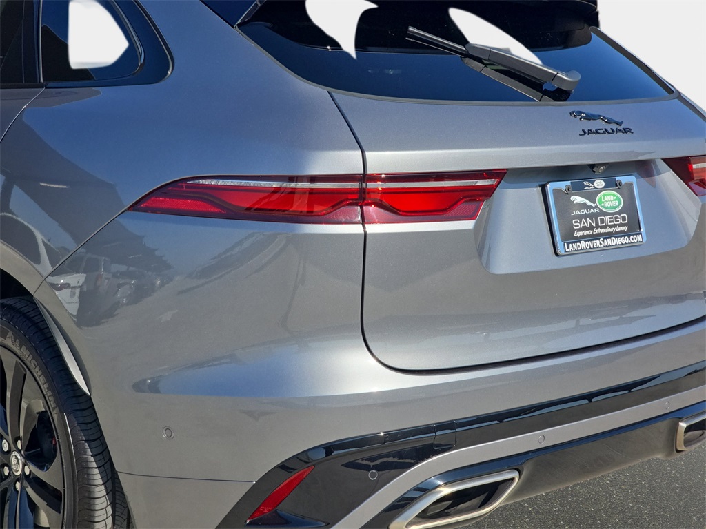 2025 Jaguar F-PACE P400 R-Dynamic S photo 32