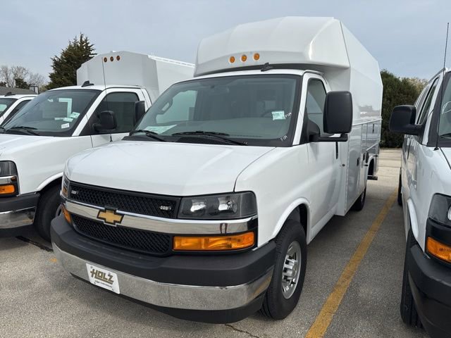 2025 Chevrolet Express Cutaway Base's photo
