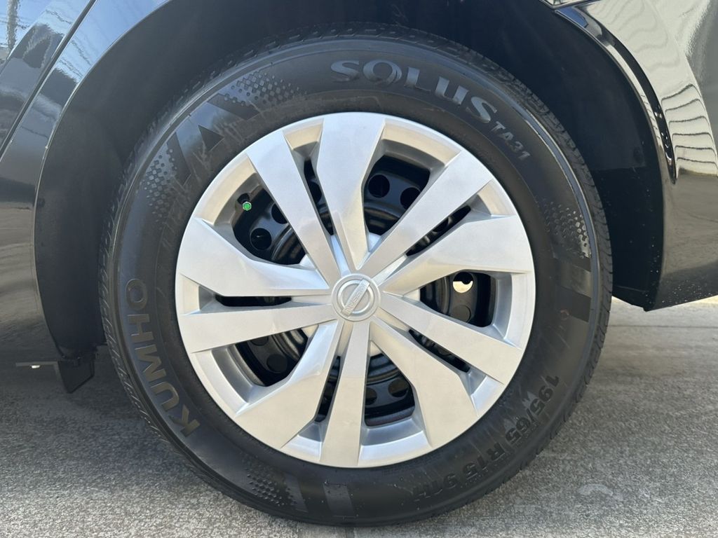 2025 Nissan Versa 1.6 S photo 12