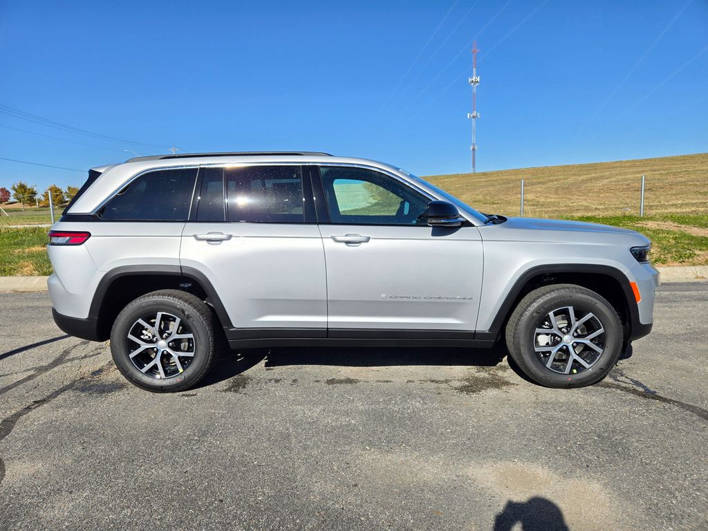 2025 Jeep Grand Cherokee Limited photo 2
