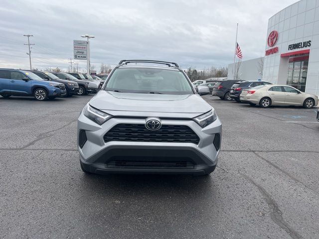 2022 Toyota RAV4 XLE photo 3