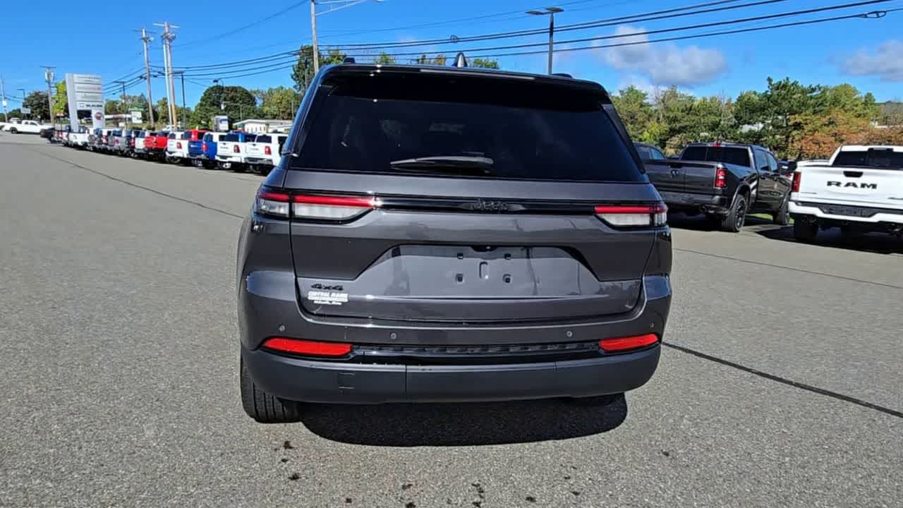 2022 Jeep Grand Cherokee Altitude photo 3