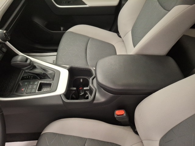 2023 Toyota RAV4 XLE photo 24