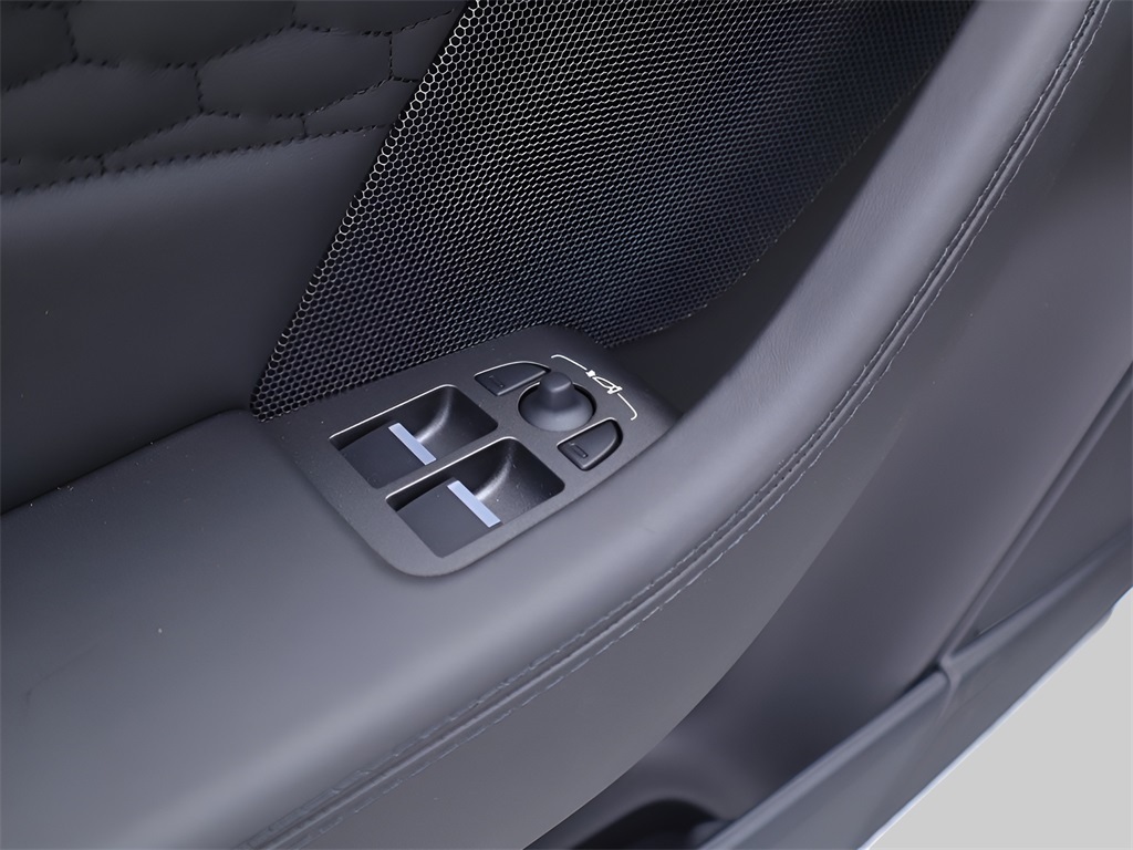 2024 Jaguar F-TYPE P450 photo 20