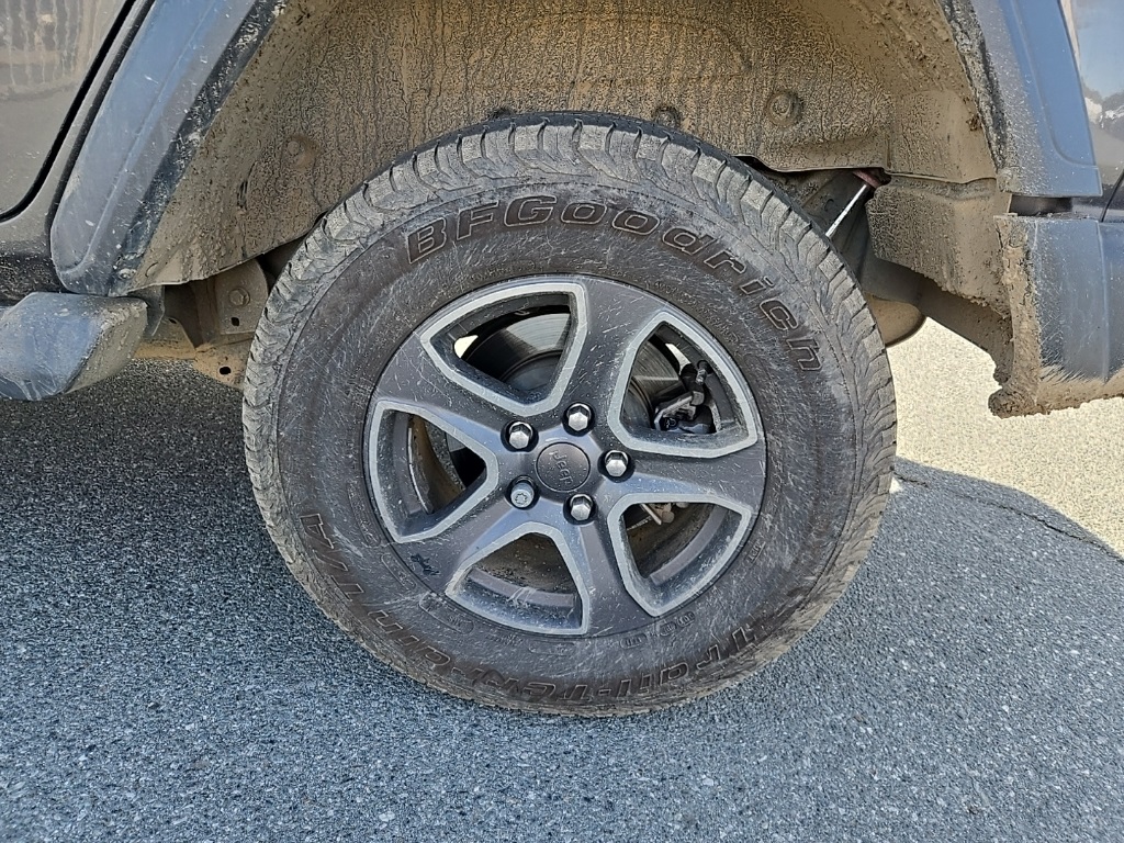 Used 2018 Gray Jeep Unlimited Sport S image 7