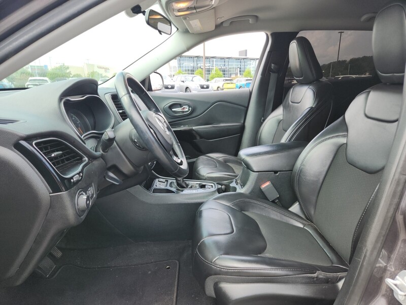 2019 Jeep Cherokee Altitude photo 3