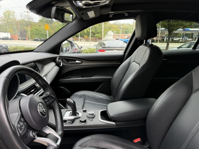 2022 Alfa Romeo Stelvio Ti photo 13