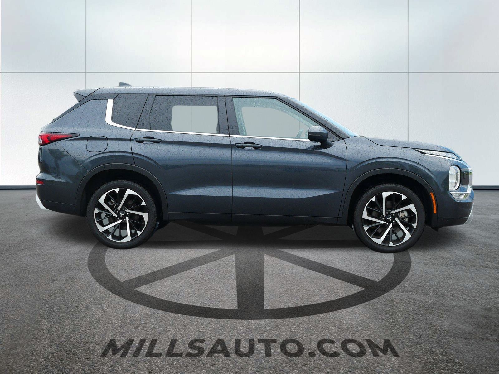 2024 Mitsubishi Outlander SE photo 5