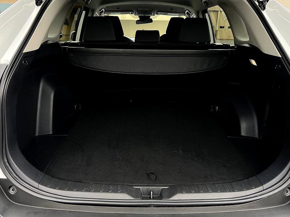 2024 Toyota RAV4 Hybrid XLE photo 26