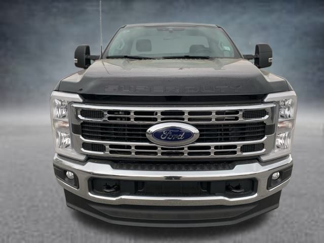 2025 Ford F-350 XLT photo 2