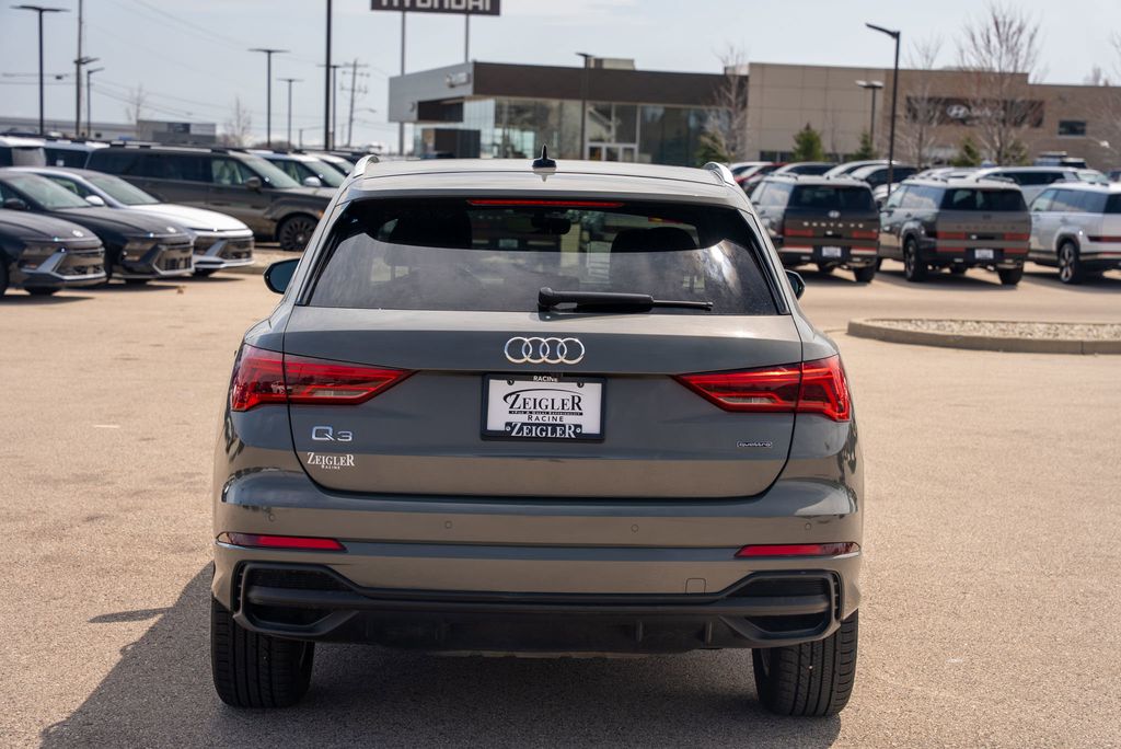 2024 Audi Q3 45 TFSI S line Premium photo 4