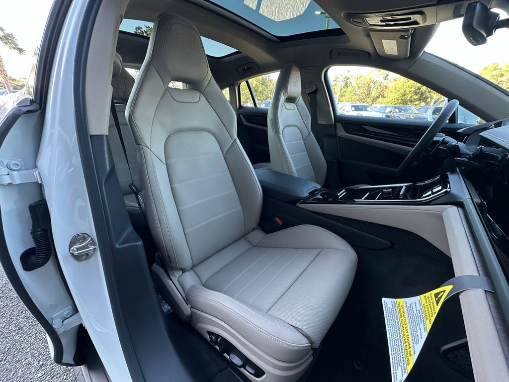 2025 Porsche Panamera Base photo 28