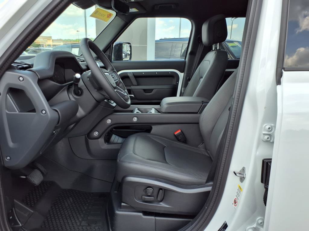 2025 Land Rover Defender 110 X-Dynamic SE photo 8