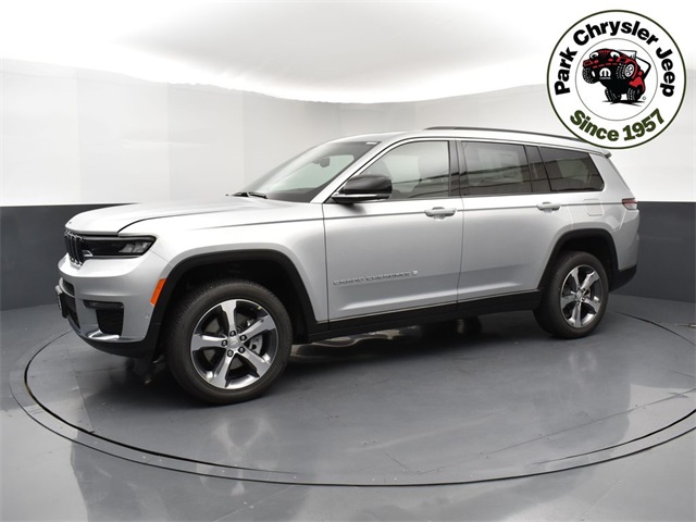 2025 Jeep Grand Cherokee Limited photo 3