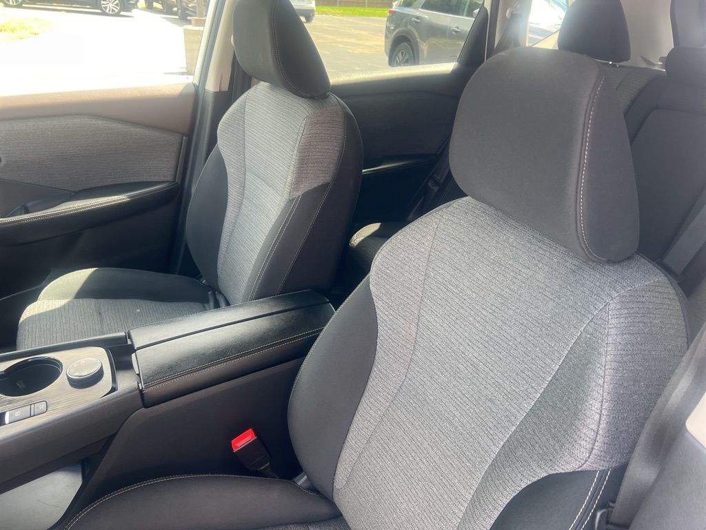 2023 Nissan Rogue SV photo 2