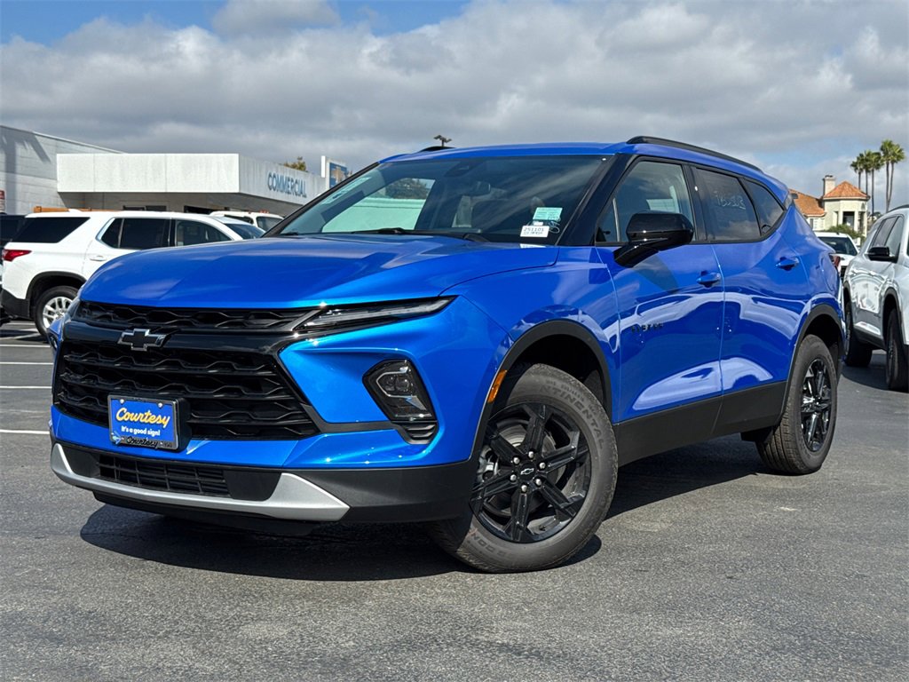 2025 Chevrolet Blazer 2LT photo 2