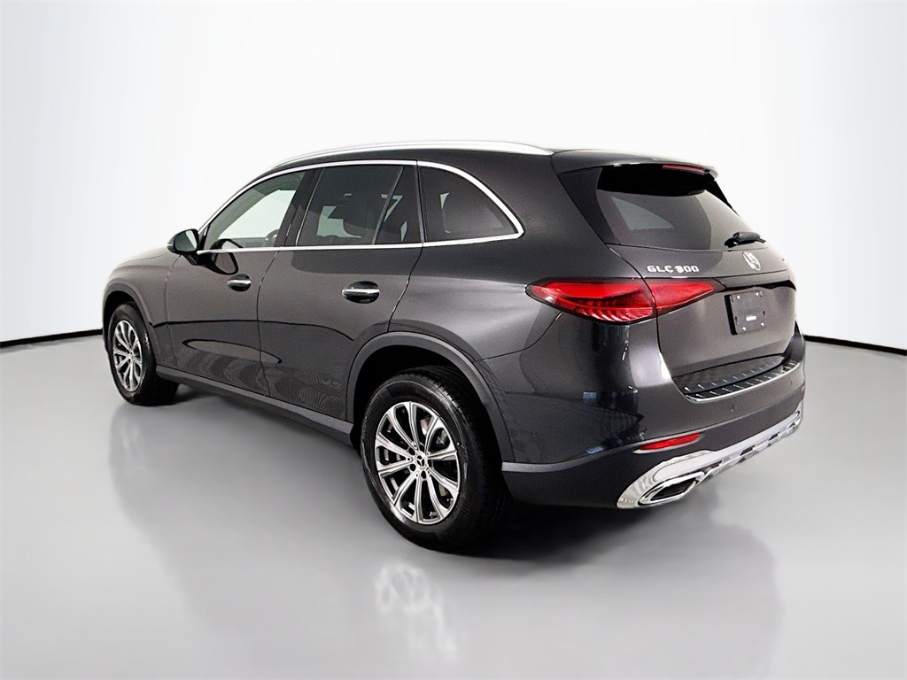 2025 Mercedes Benz GLC 300 4MATIC photo 3