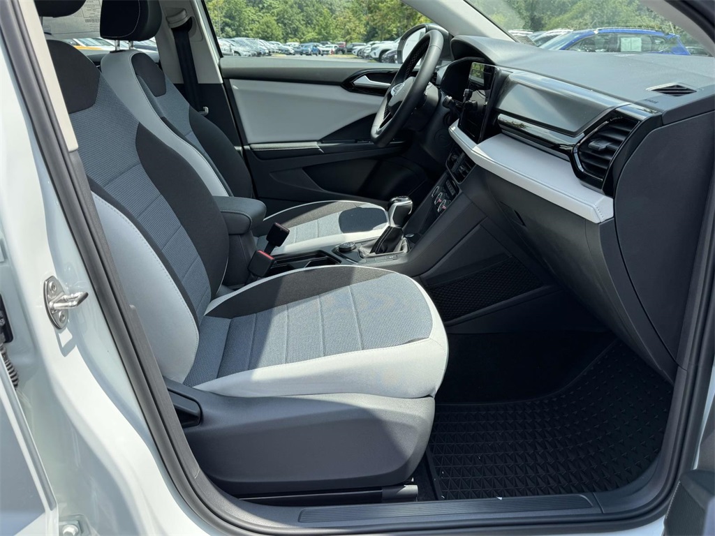 2025 Volkswagen Taos S photo 16