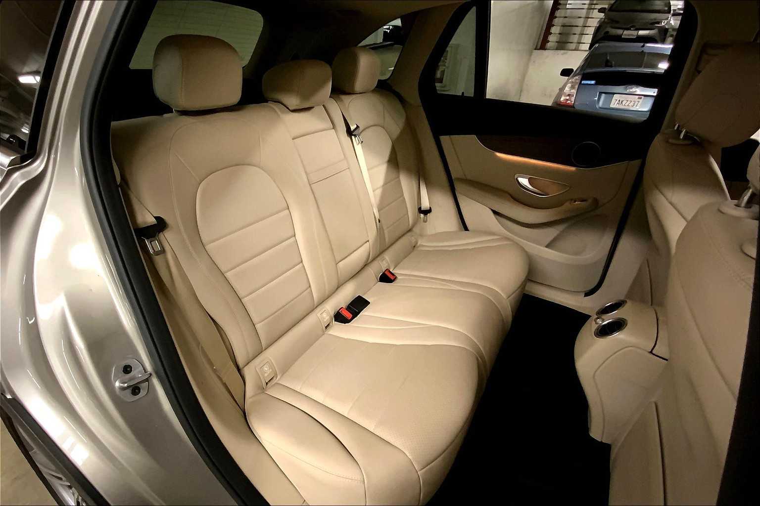 2022 Mercedes Benz GLC 300 photo 18