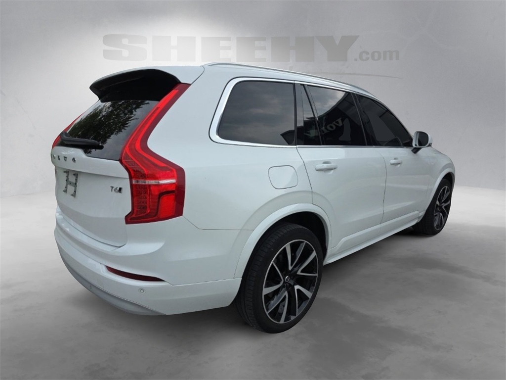 2022 Volvo XC90 T6 Momentum photo 3