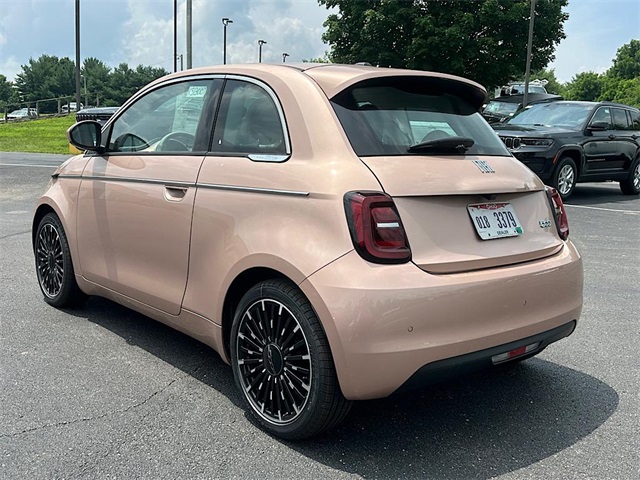 2025 Fiat 500e La Prima photo 5