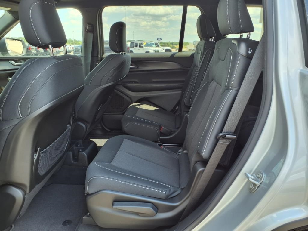 2025 Jeep Grand Cherokee Laredo X photo 11