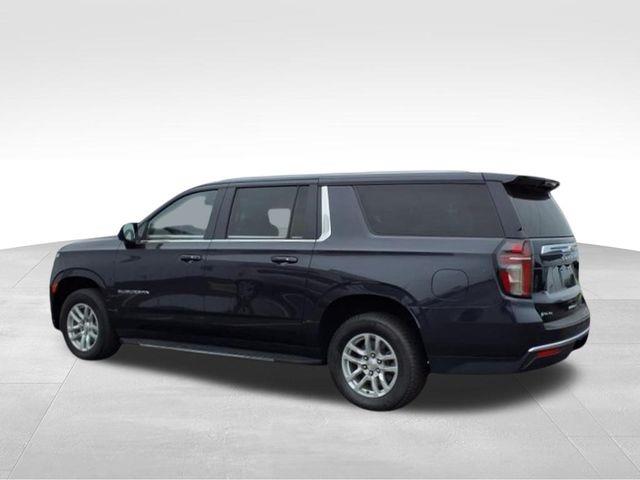2023 Chevrolet Suburban LT photo 3