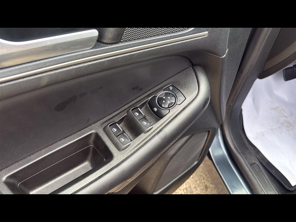 2023 Ford Edge SEL photo 6