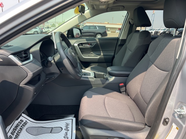 2023 Toyota RAV4 Hybrid XLE photo 7