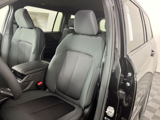 2025 Jeep Grand Cherokee Laredo X photo 2