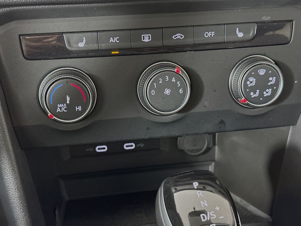 2022 Volkswagen Taos SE photo 15