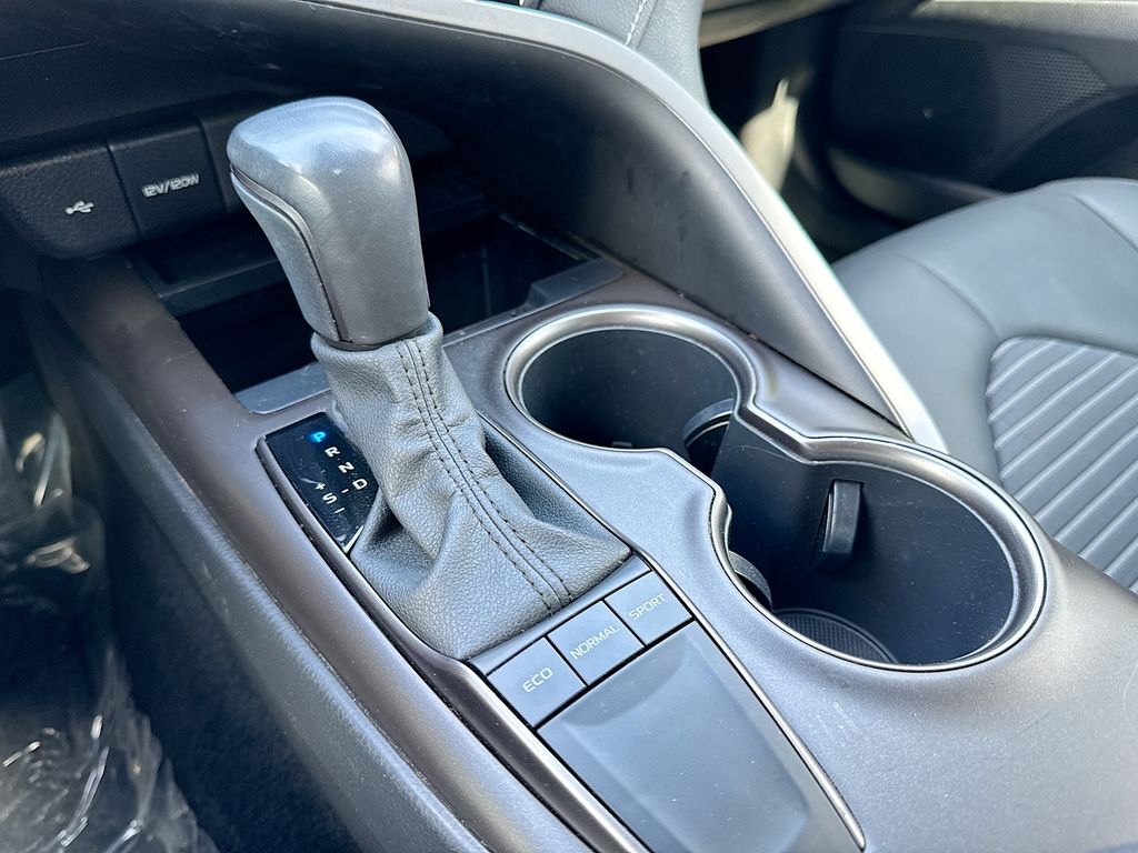 2022 Toyota Camry SE photo 26