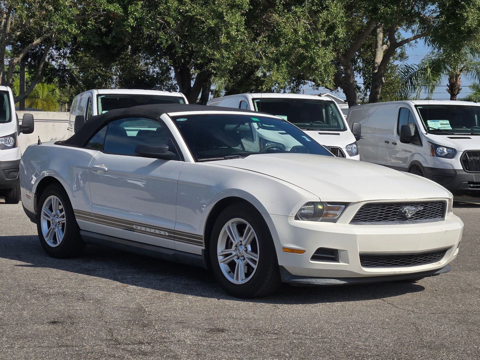 2012 Ford Mustang V6 Convertible photo 3