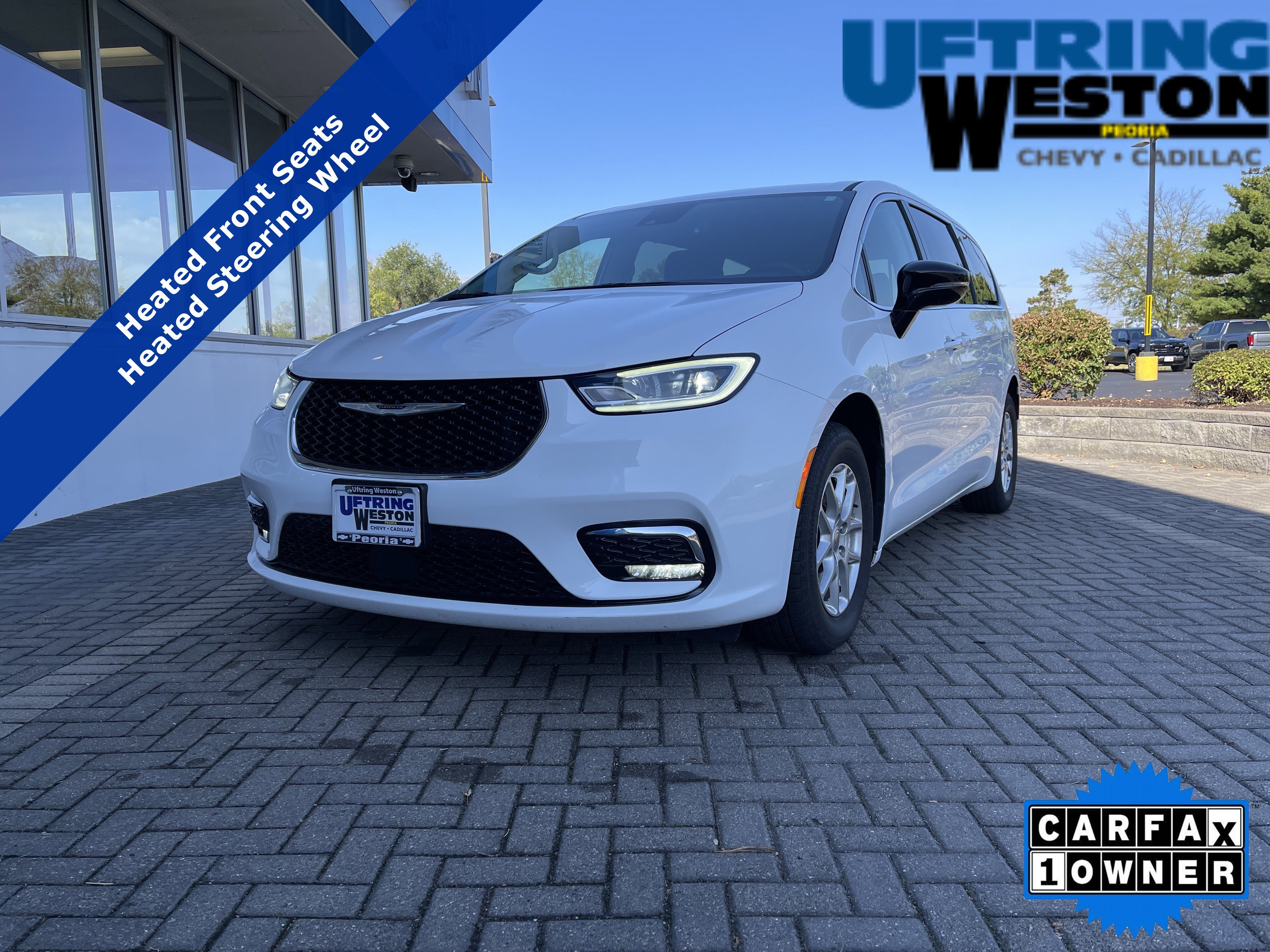 2024 Chrysler Pacifica Touring L's photo