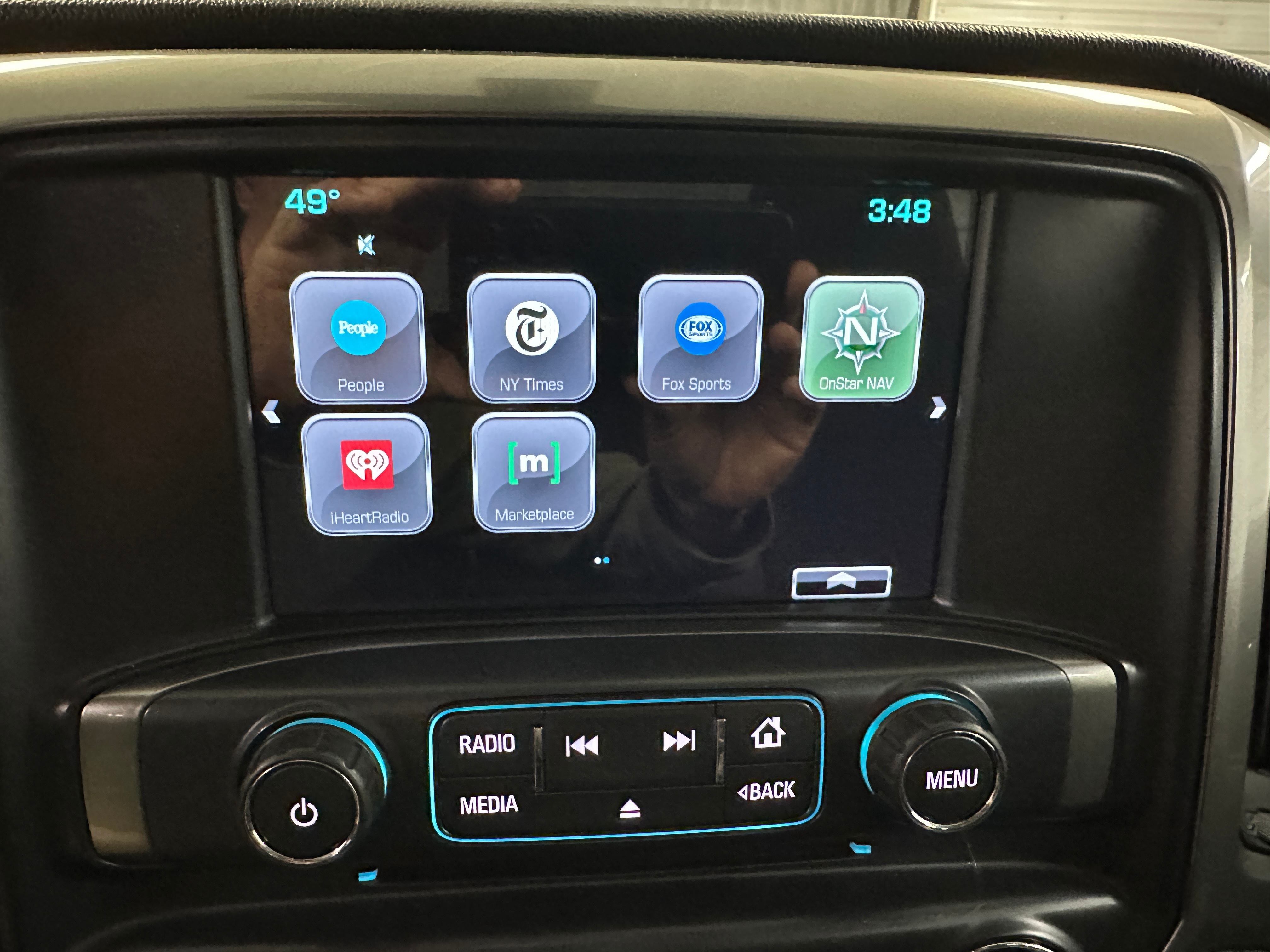 2018 Chevrolet Silverado 1500 LT photo 2