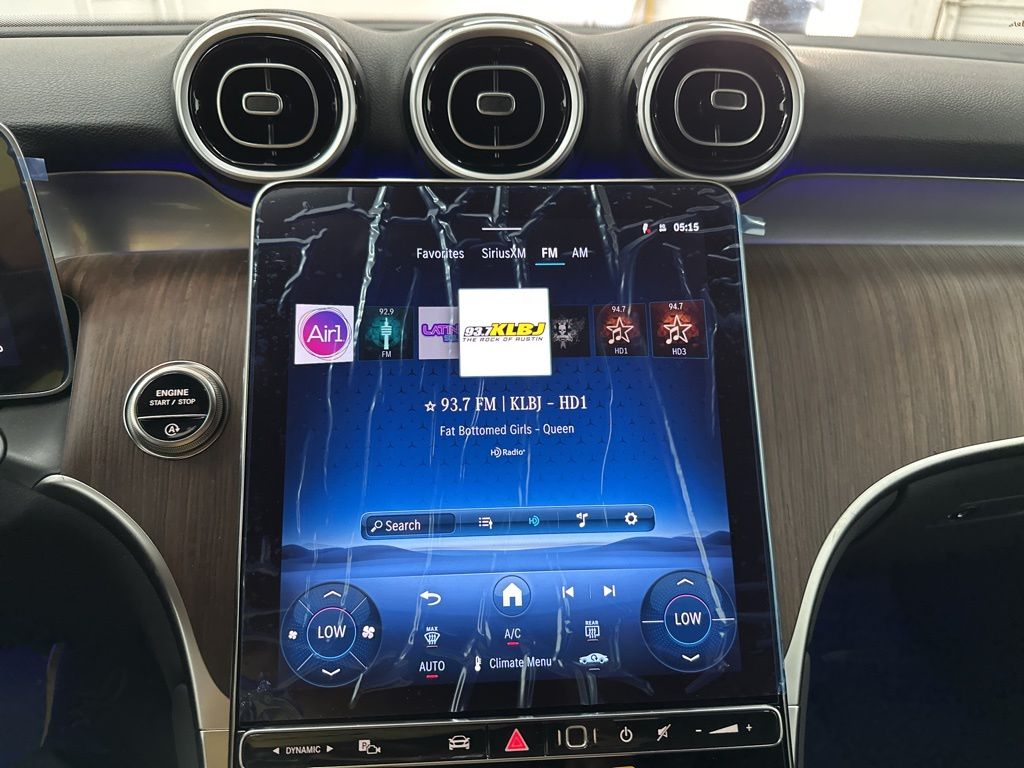 2025 Mercedes Benz GLC 300 photo 10
