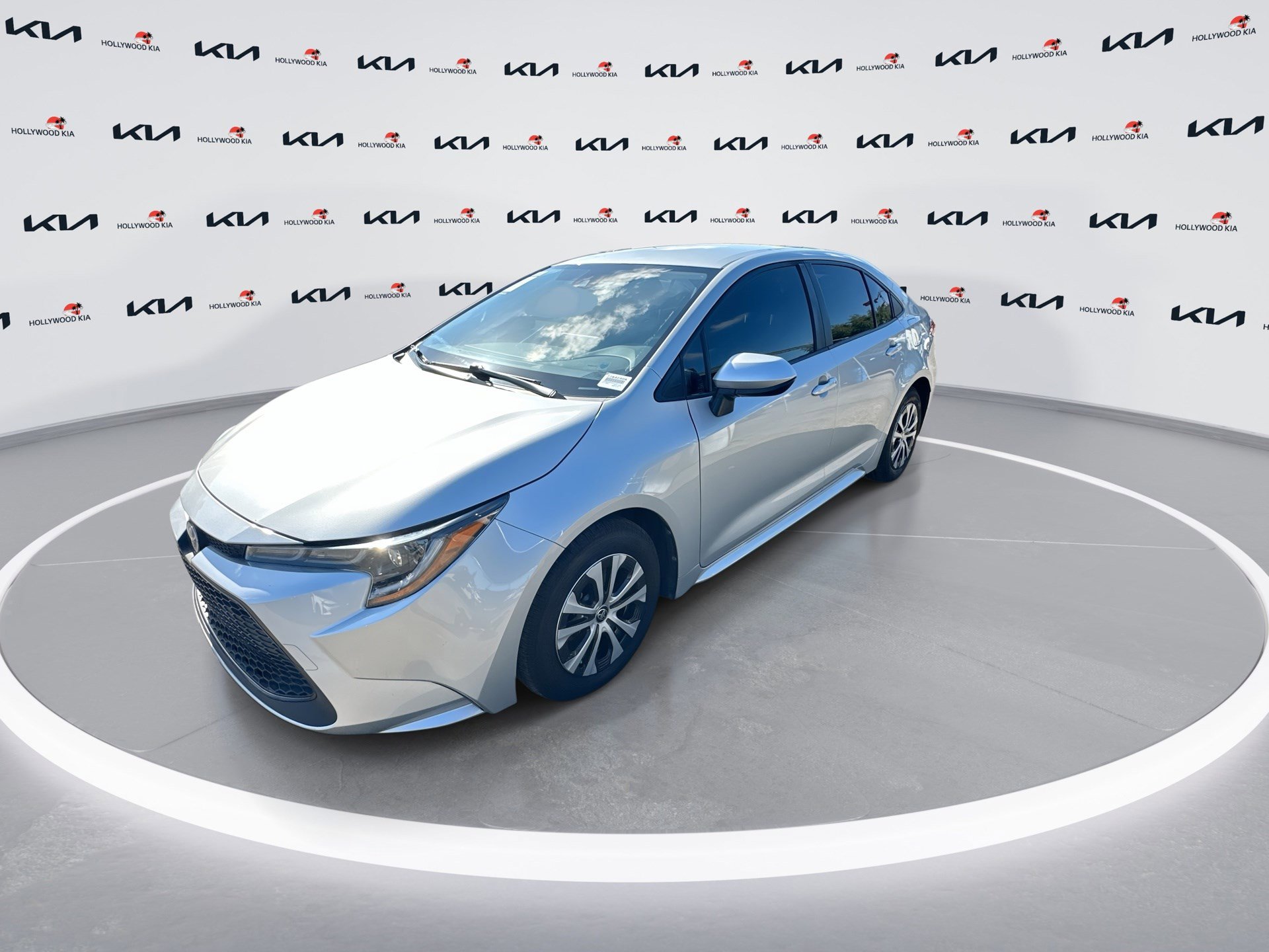 2022 Toyota Corolla Hybrid LE photo 4