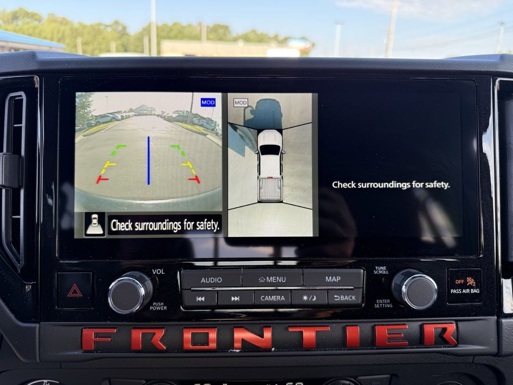2025 Nissan Frontier PRO-4X photo 4