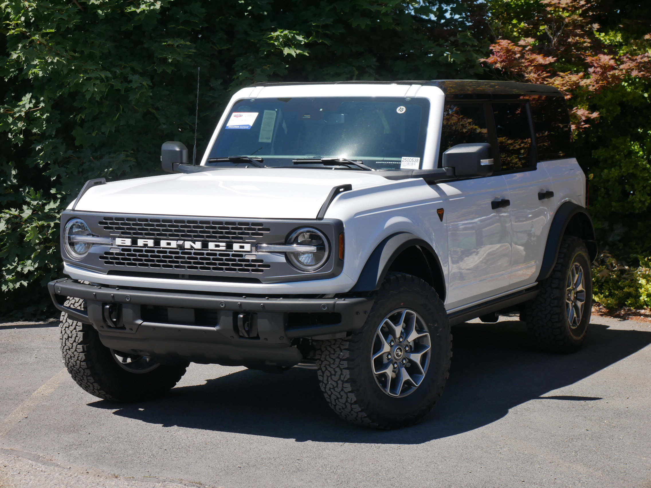 2025 Ford Bronco Badlands photo 2
