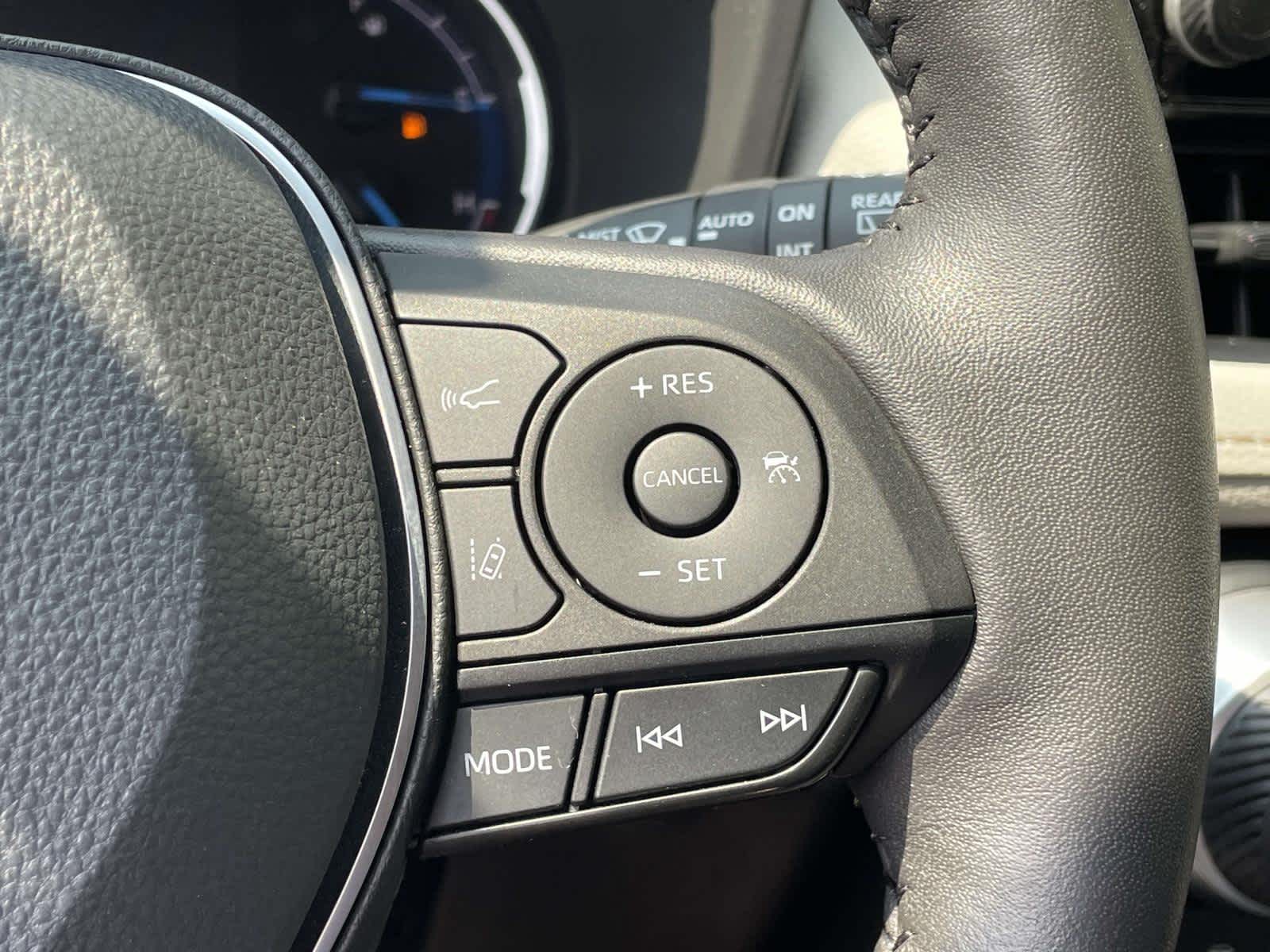 2024 Toyota RAV4 Hybrid XLE photo 25