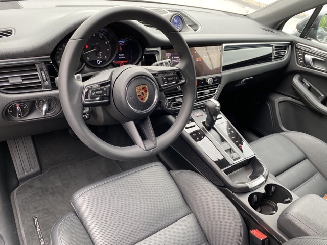 2025 Porsche Macan S photo 4