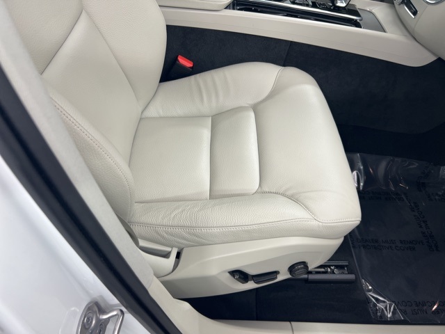 2024 Volvo XC60 B5 Plus photo 24