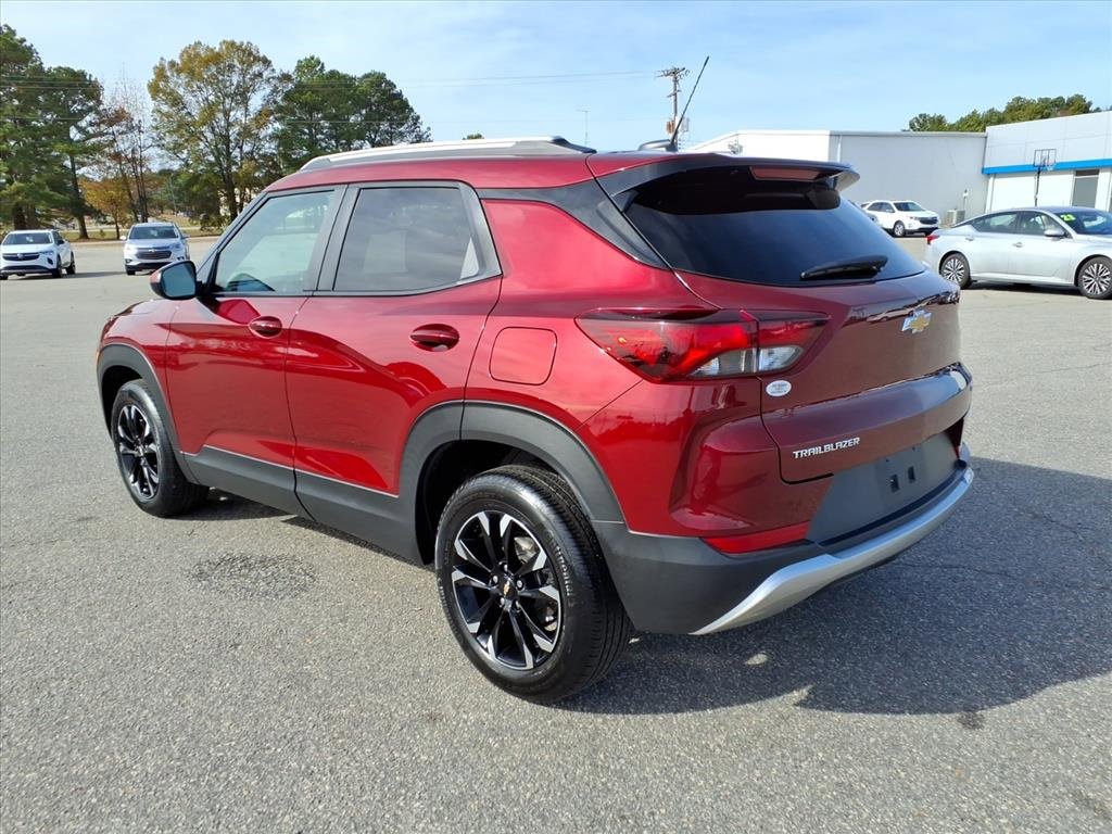 2023 Chevrolet Trailblazer LT photo 2