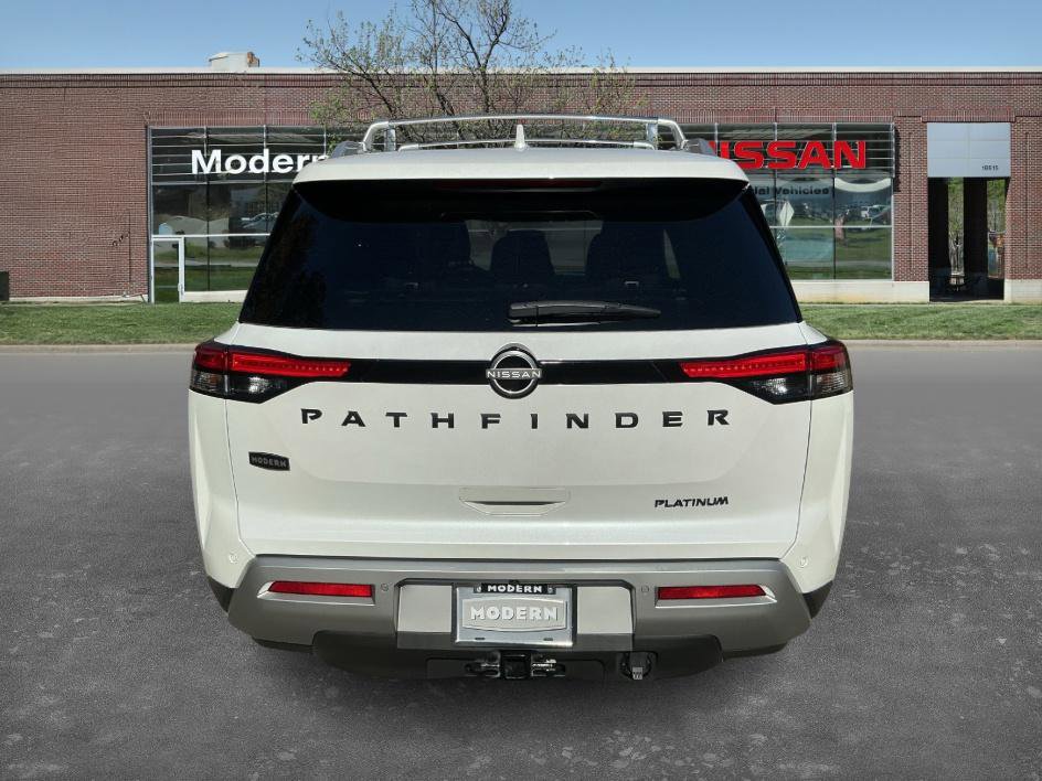 2025 Nissan Pathfinder Platinum photo 2