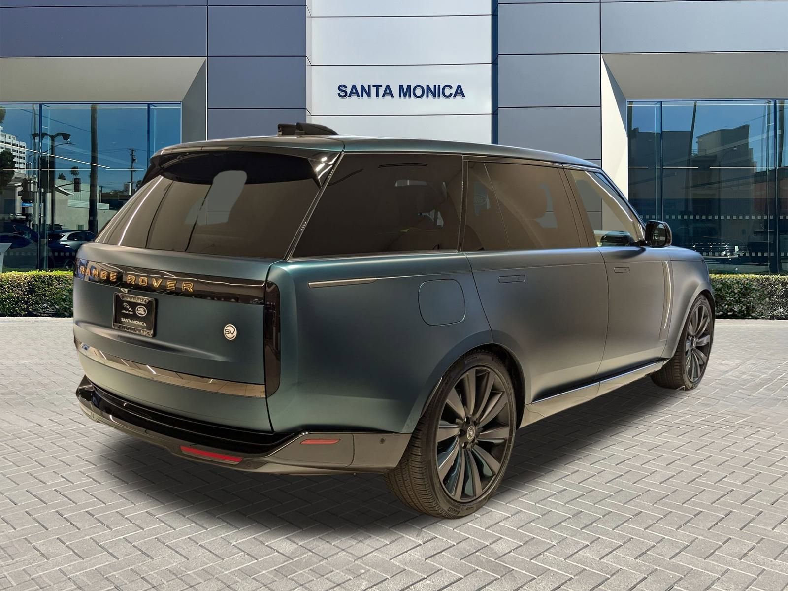 2025 Land Rover Range Rover SV photo 2