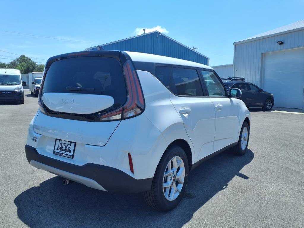2025 Kia Soul LX photo 2