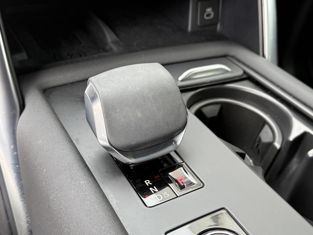 2023 Land Rover Discovery S R-Dynamic photo 19