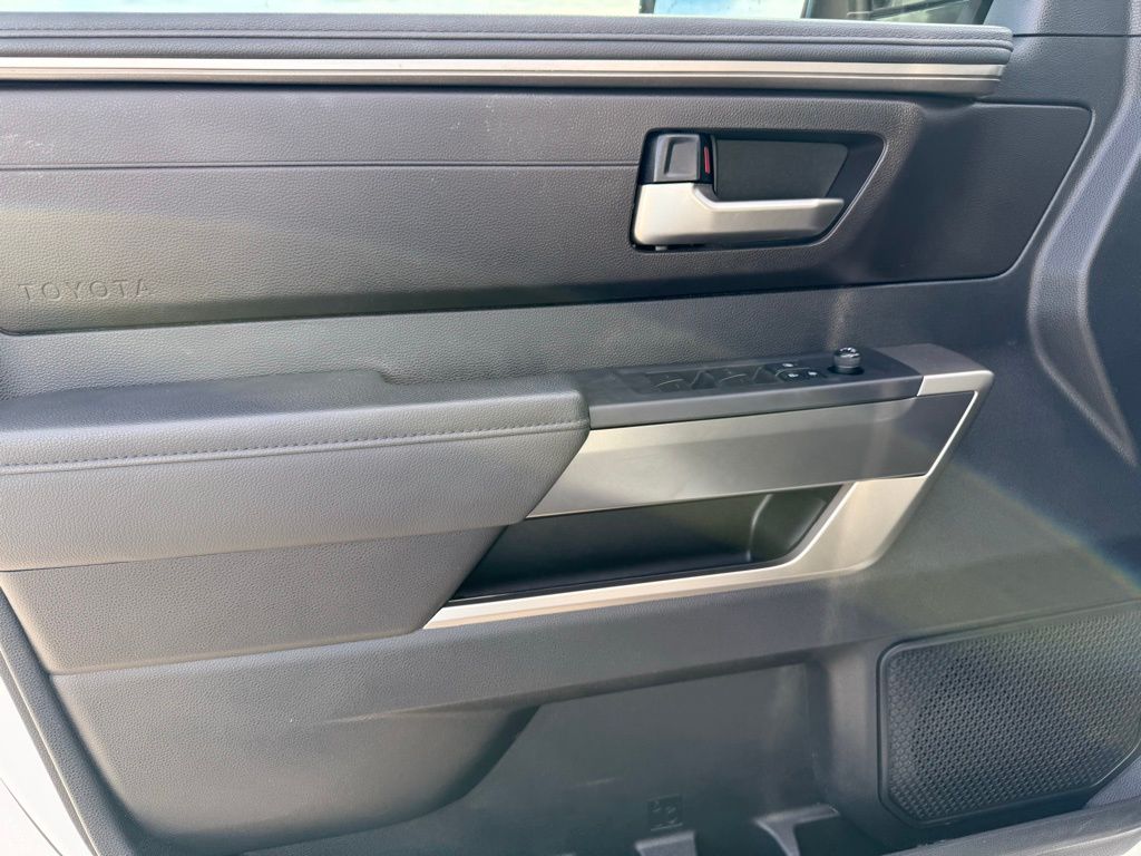 2022 Toyota Tundra TRD photo 10